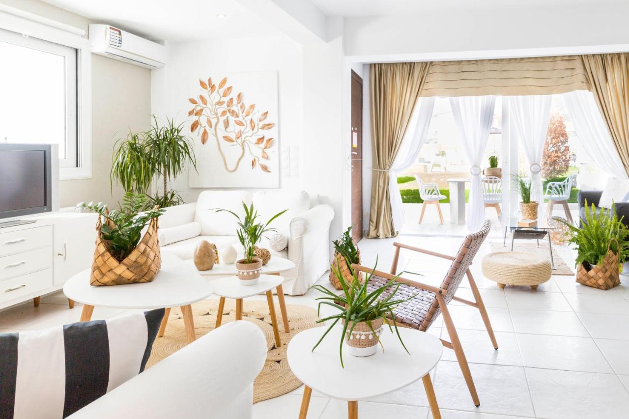 Mary'S Home Nea Artaki Bagian luar foto